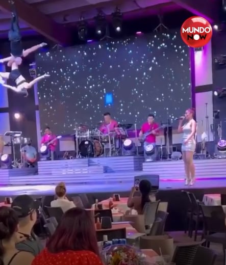 Bailarina cae desde las alturas en pleno show