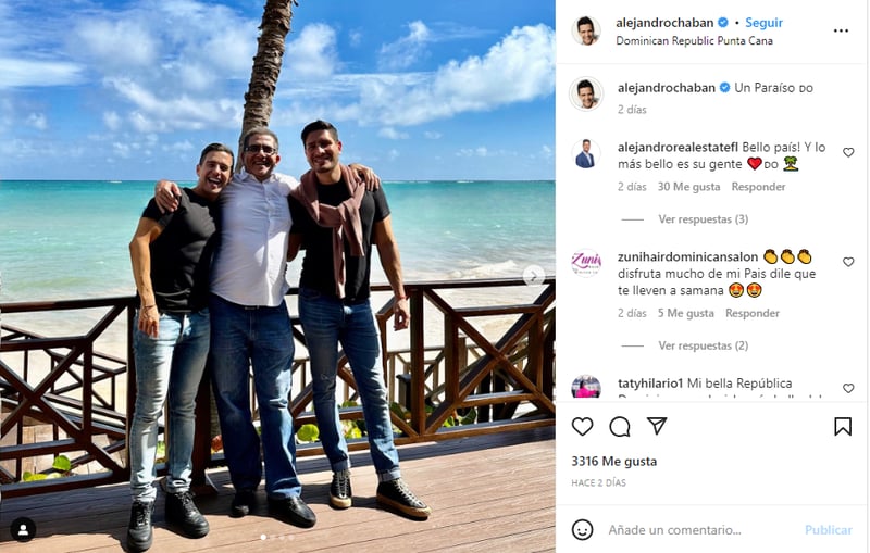Alejandro Chabán boasts vacations with his father and his partner