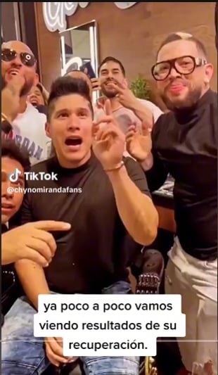 Chyno Miranda se deja ver recuperado y mejor que nunca junto a sus amigos