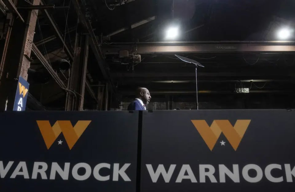 Reverendo Warnock es bueno para los latinos dueños de negocios Reverend Warnock is Good for Latino-Owned Businesses