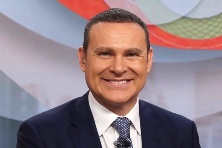 ¡Estalla en llanto! Alan Tacher llora al recordar cómo Carmen Salinas le dio la bendición cuando murió su padre (VIDEO)