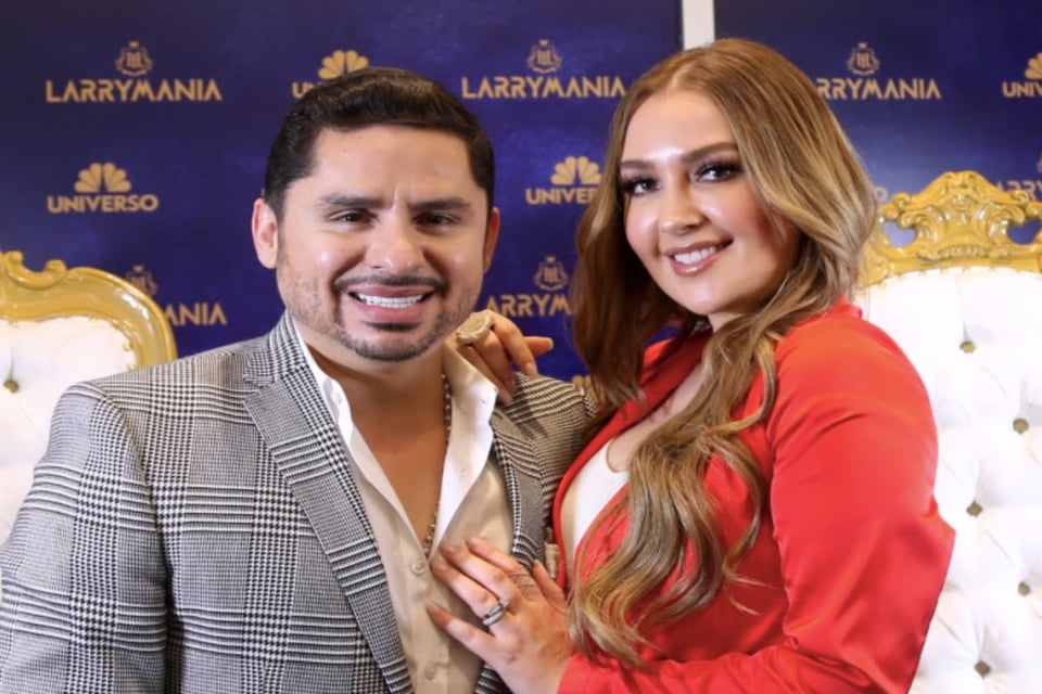 Larry Hernández is caught on video wearing only a thong (VIDEO)