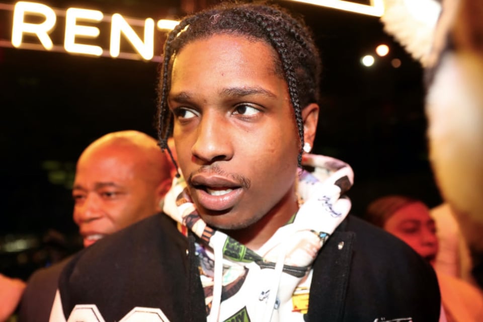 ¡Sospechoso de tiroteo! Arrestan al rapero ASAP Rocky, novio de Rihanna en pleno aeropuerto (FOTOS)