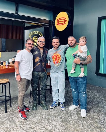 Hijos De Vicente Fernández Jr humillan al cantante 