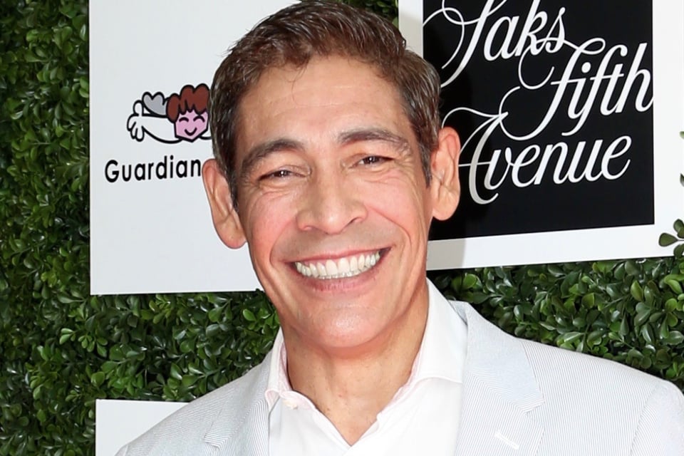 ¡Como dos gotas de agua! Johnny Lozada presenta a su hijo que compite en programa y ¿están idénticos? (FOTOS)