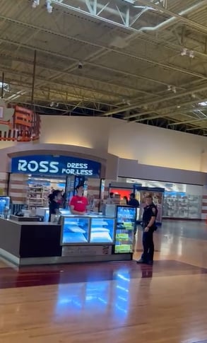 Disparos en centro comercial En medio de una investigación