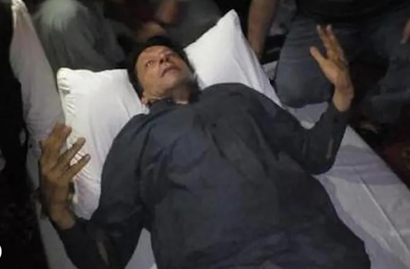 Reportan herido al ex primer ministro Imran Khan