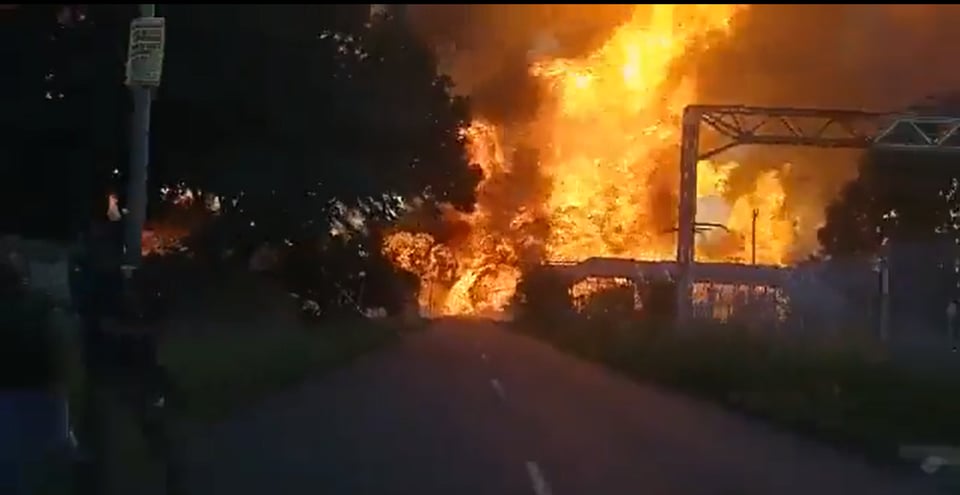 Explosión de un camión cisterna en Sudáfrica