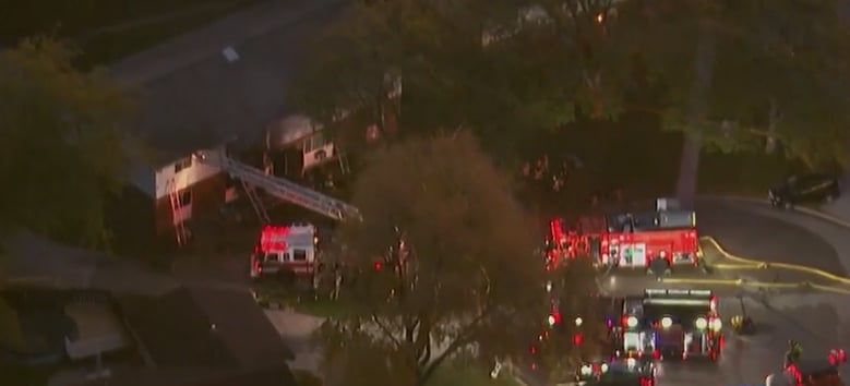 Reportan al menos 7 muertos en incendio de apartamentos en el sur de Wisconsin