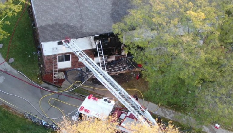 Usuarios de redes sociales piden oraciones tras muertos en incendio al sur de Wisconsin