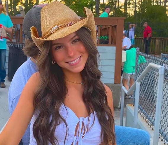 Muere la tiktoker estadounidense Kara Santorelli en trágico accidente