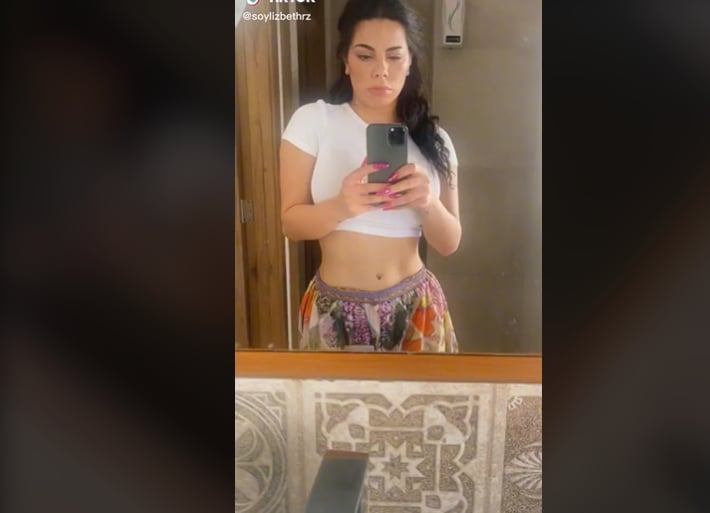 Lizbeth Rodríguez se graba frente al espejo y 'menea' sus atributos