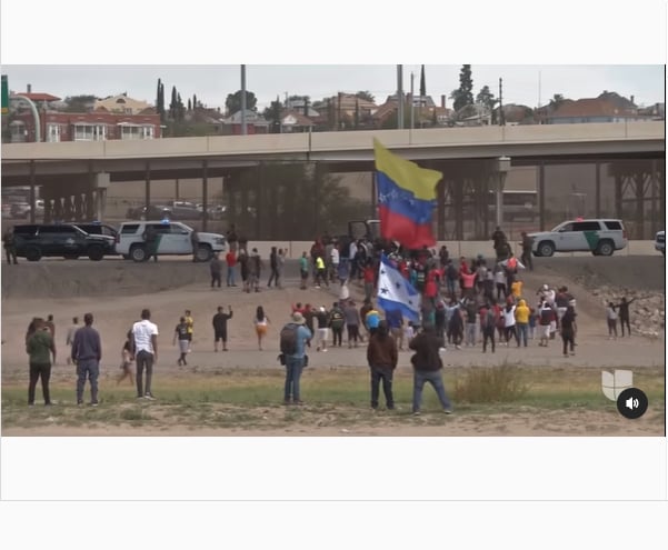 Agentes disparan balas de goma contra migrantes en frontera México-EEUU