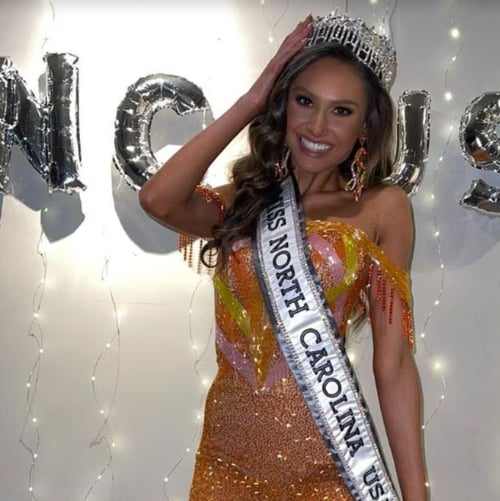 Su nueva soberana no irá al próximo Miss Universo y sólo cumplirá las tareas