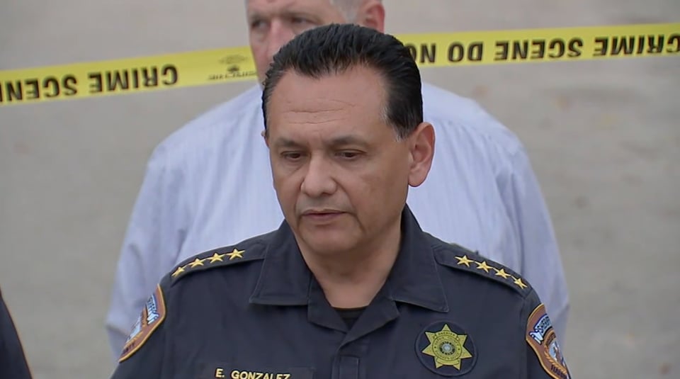El Sheriff Ed González ofreció las primeras declaraciones