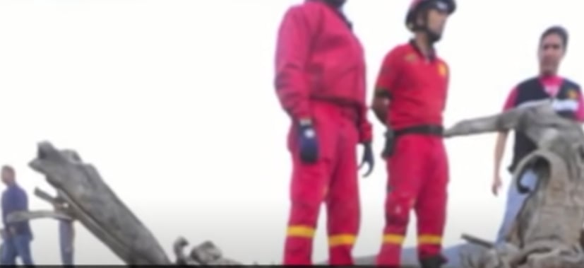 Equipo de rescate en búsqueda de la cantante
