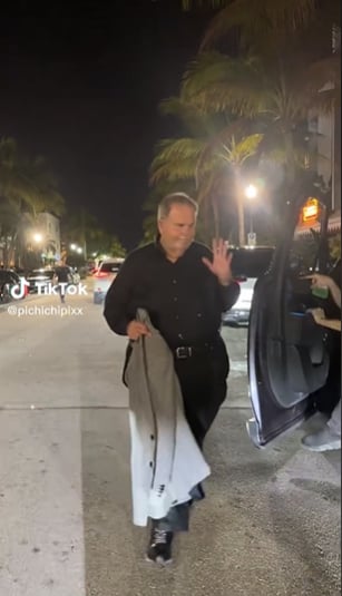 Captan a Raúl de Molina saliendo de lujoso restaurante