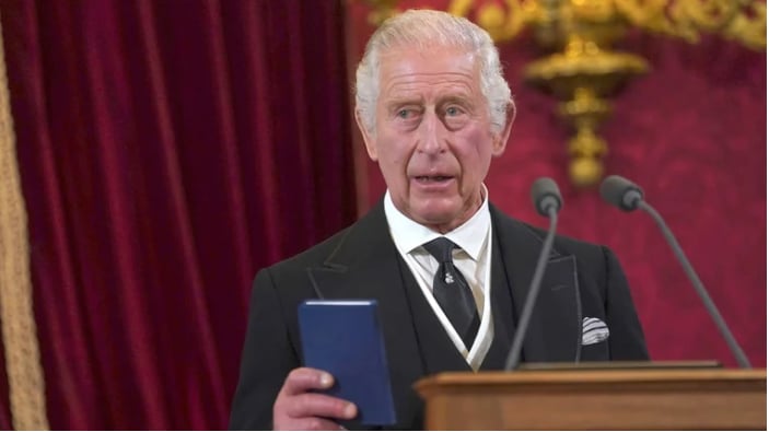 The hands of King Carlos III cause a stir for having a 'different' appearance
