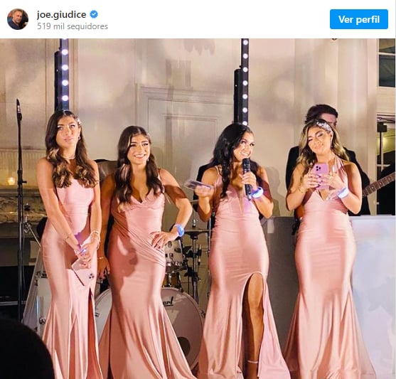 Sus hijas fueron sus damas de honor
