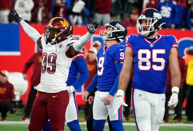Mientras Eagles y Titans se disputaban en la cancha Giants y Commanders intentaban lo mismo