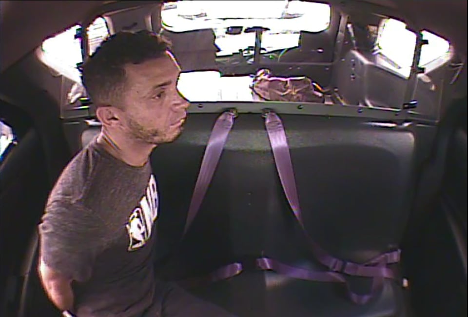 Crónica Policía arresta hondureño: Su petición se hizo realidad