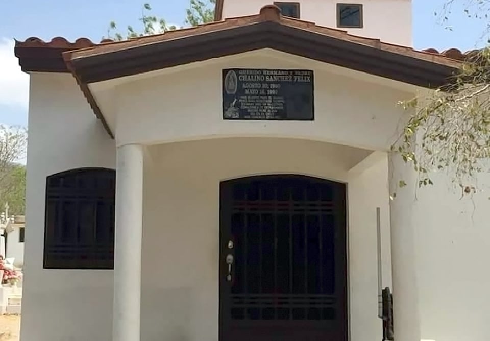 tumba de Chalino, panteón mexicano, entierro, funeral, MundoNOW