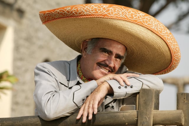 Vicente Fernández también dejó huella en el beisbol
