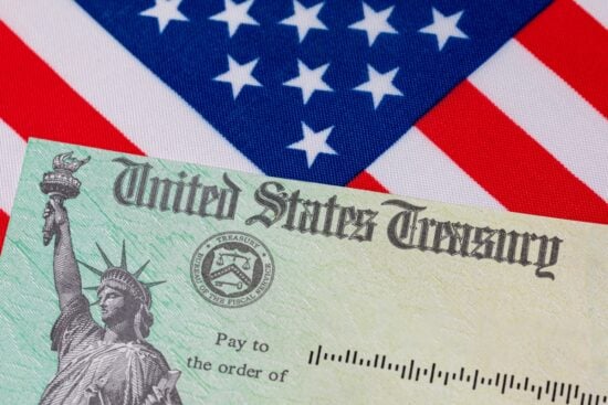 Ciudades, Habitantes, Sociedad, Cheques mensuales de 500 dólares, Pobreza