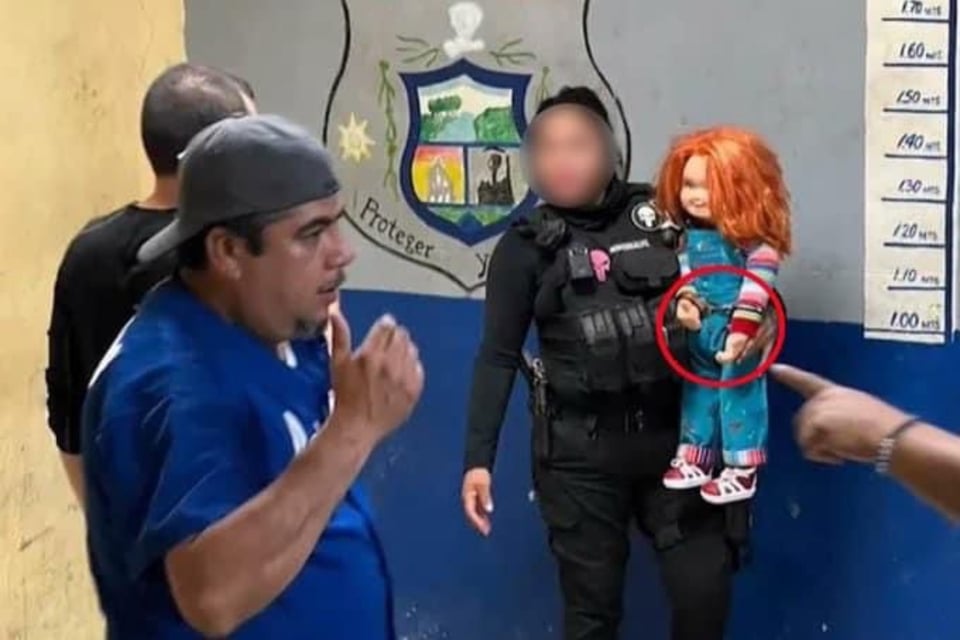 Detienen a hombre con muñeco ‘Chucky’ asaltando en México featured image