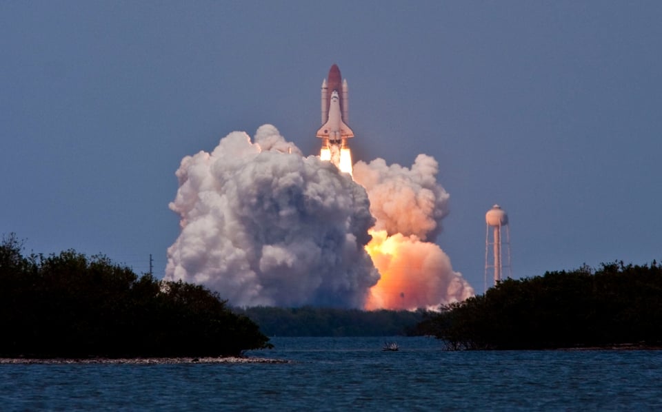 Cohete espacial de origen chino provoca caos en España y cierran aeropuertos