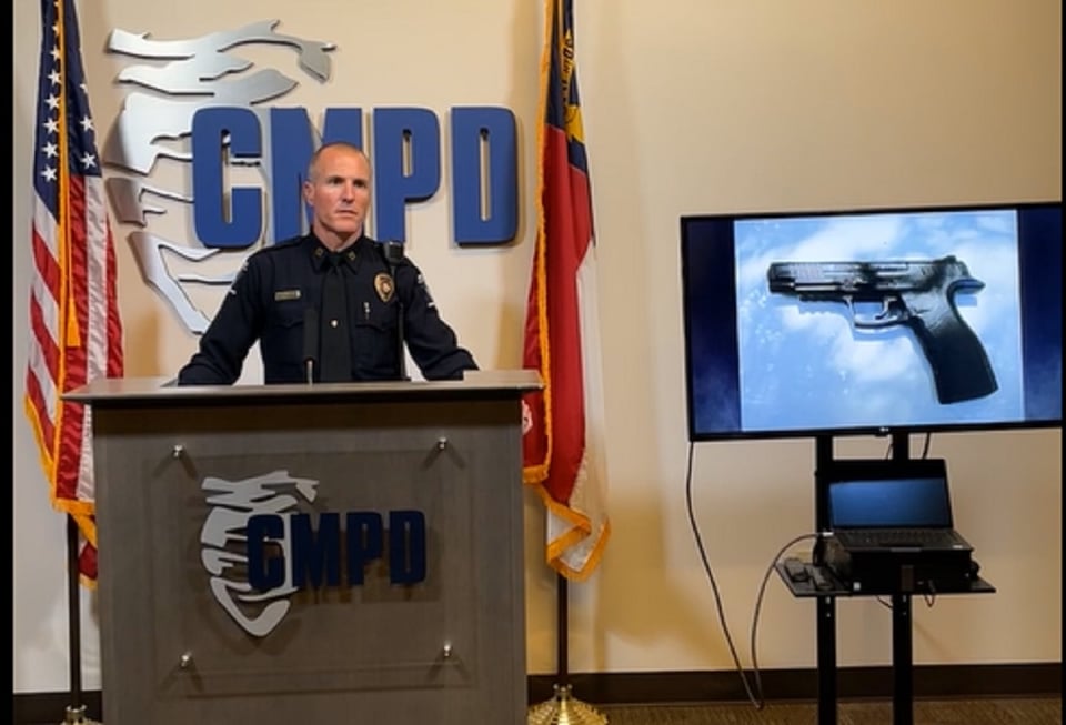 Crónica: Pareja de hermanitos estaban asaltando a punta de pistola featured image