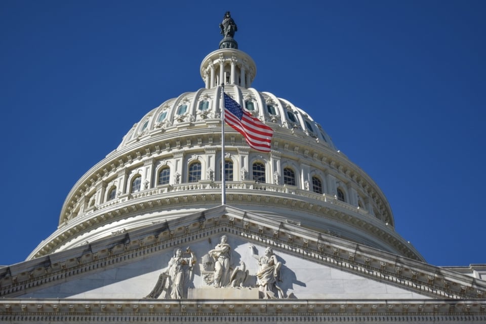 Congreso aprueba polémicos recortes a ayuda exterior y medios públicos