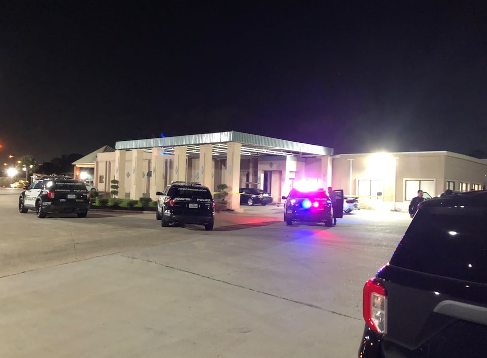 Los patrulleros encuentran el Dodge Charger de los ladrones