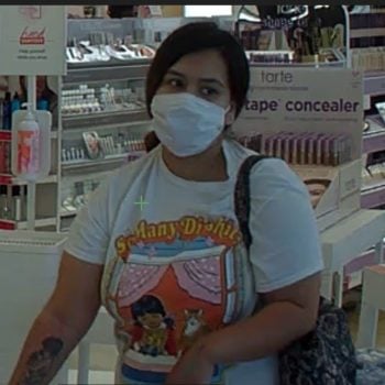 Crónica hispanas roban cosméticos: Se los llevan sin pagar