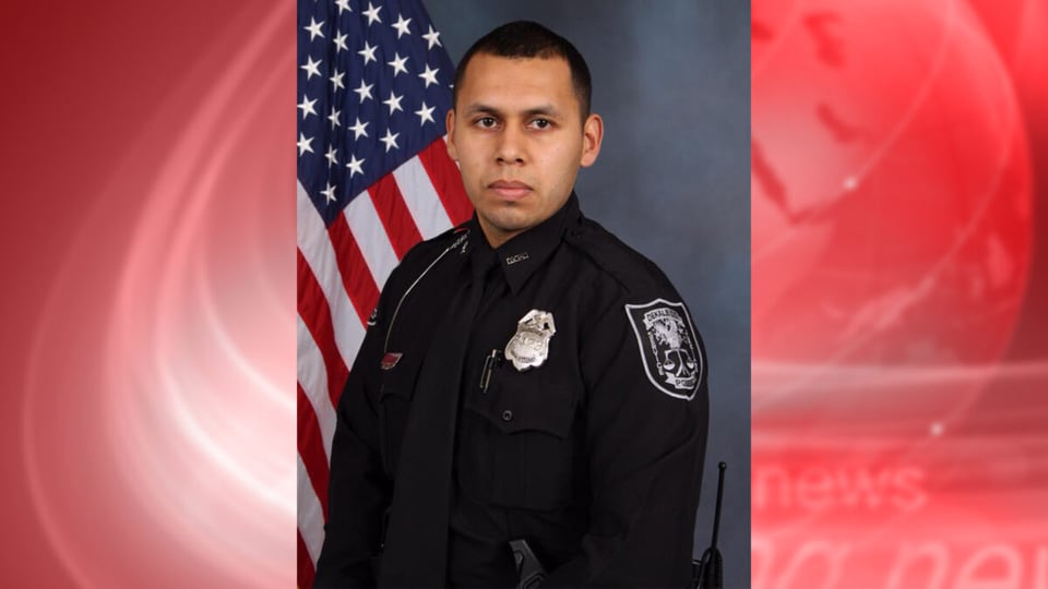 agente, policía, oficial latino, DeKalb, MundoNow