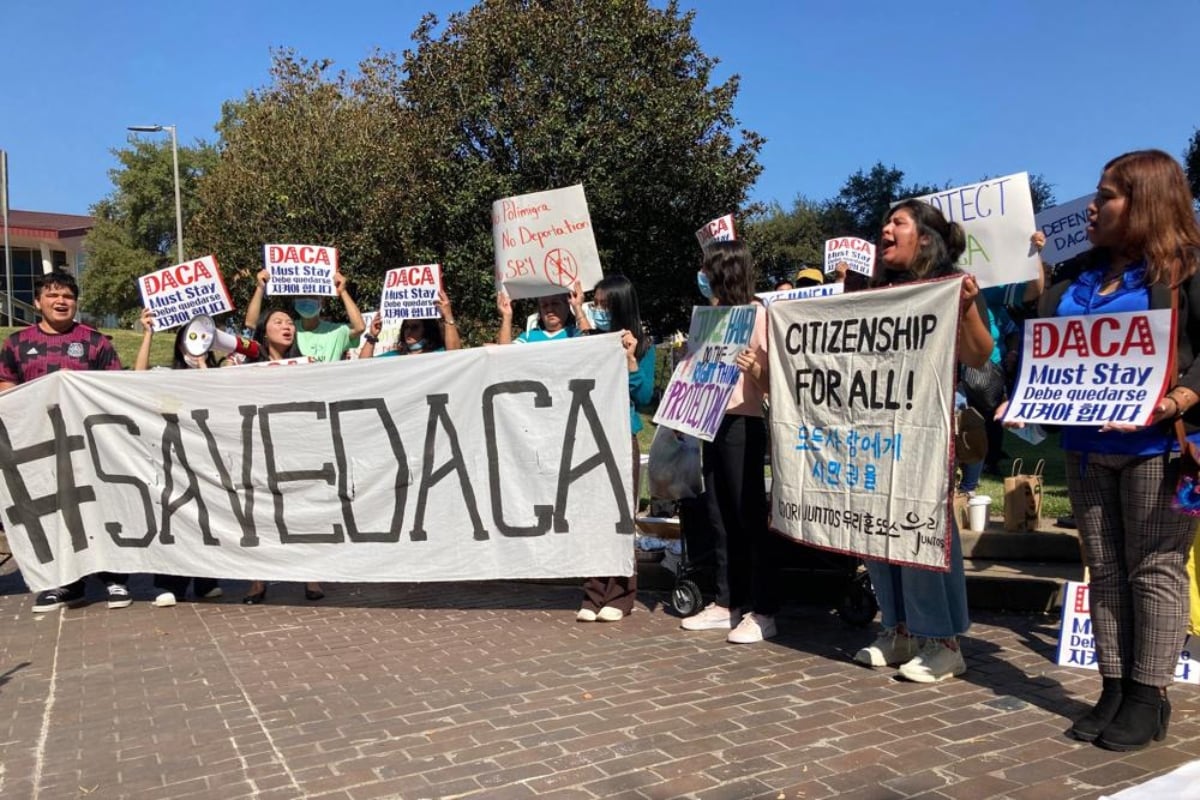 Juez que declaró el DACA ilegal permite que se mantenga por ahora Washington