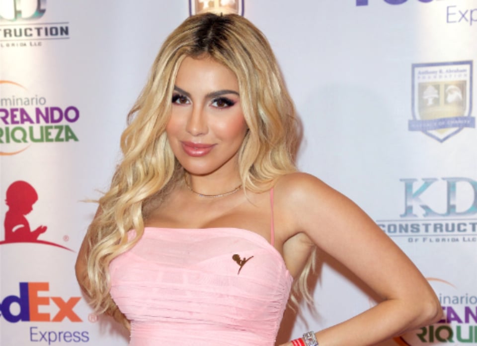 Alexa Dellanos despierta las más bajas pasiones en mini bikinis