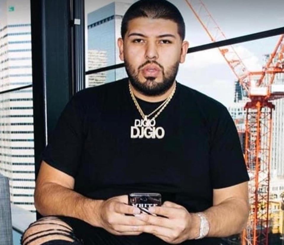 Who shot Giovanni Isidro Razo Pizano to death?