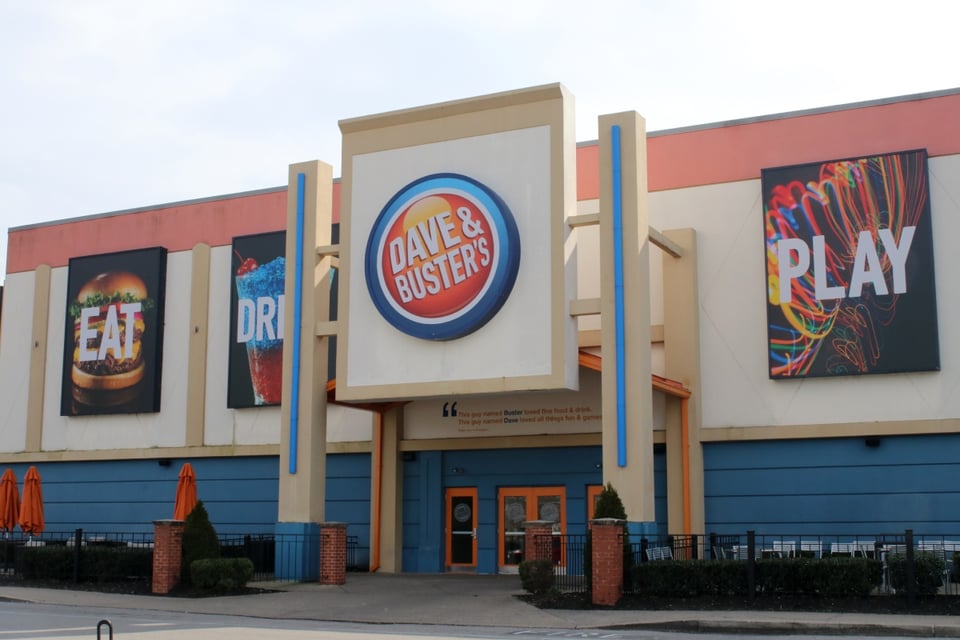 Ofertas del Día de los Impuestos, Dave & Busters, Krispy Kreme, Hooters, Potbelly