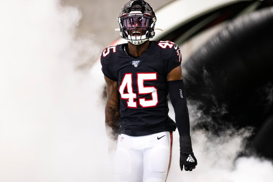 Browns pactan canje de Deion Jones proveniente de Falcons