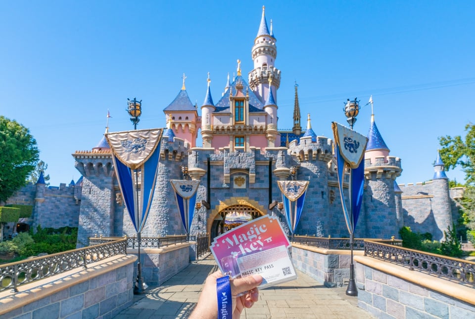 Disneyland hace ‘considerable’ incremento en sus precios y causa descontento featured image