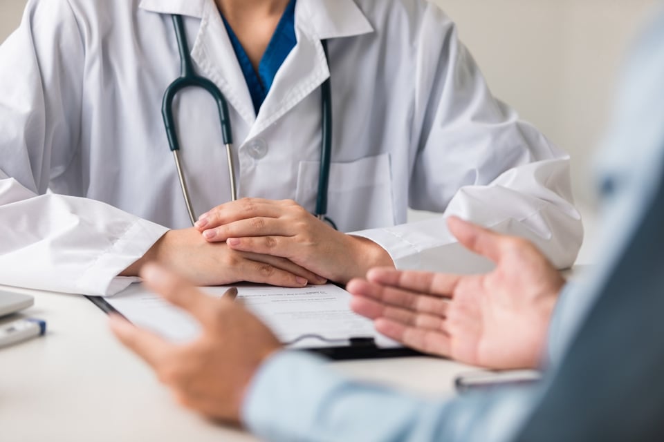 médico, atención especializada, derivaciones, asistencia sanitaria, colonoscopia