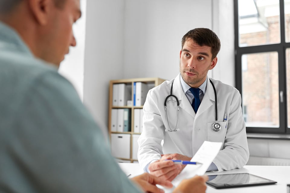 syphilis symptoms, syphilis, doctor, patient, MundoNOW