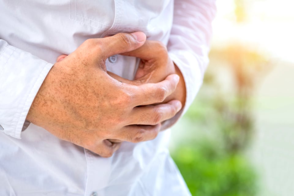 CURIOSO: Va a hospital por dolor estómago y confiesa tragar teléfono móvil featured image