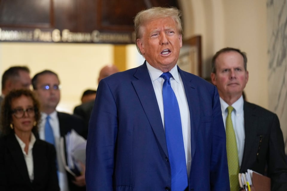 Donald Trump multado por violar orden de silencio en juicio por fraude civil featured image
