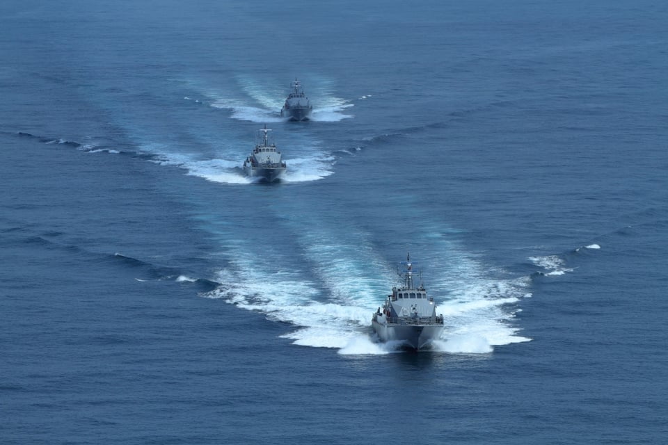 EEUU envía destructores después de sorprender a Rusia y China en una operación naval featured image