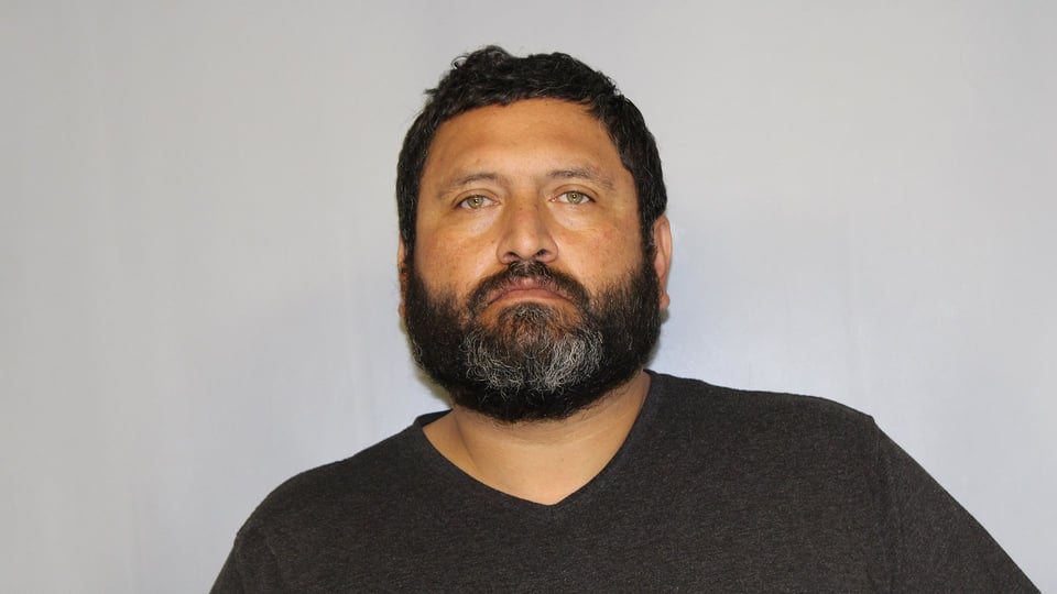 Crónica Hispano engañado policía