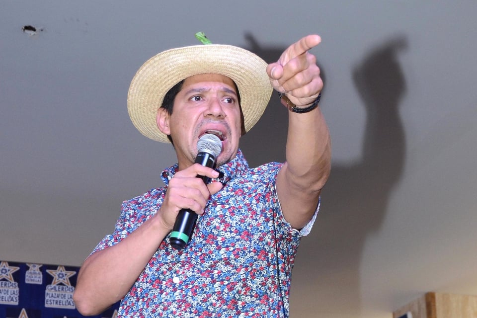 Camioneta del comediante mexicano ‘El Costeño’ se vuelca y cae a un barranco (VIDEO)