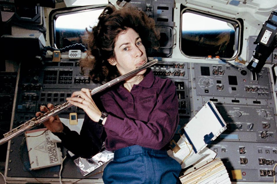 Johnson Space Center, shuttle, music, hispanic, MundoNOW