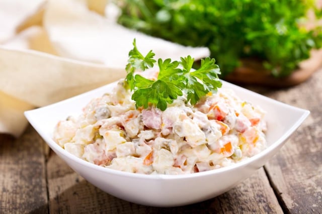 Ensalada rusa, un infalible de la temporada navideña